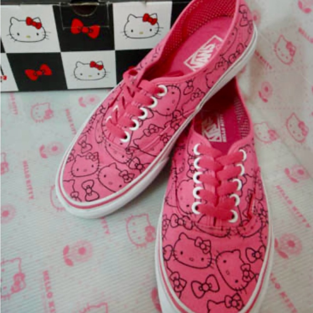 RARE HelloKITTY Vans X/SanrioCollab M/6 W/7.5 EU 38